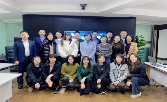 1. 集团运营管理中心开年工作会议合影留念_副本.jpg 1. 集团运营管理中心开年工作会议合影留念_副本.jpg