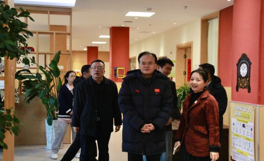 24.副省长刘凯、省民政厅副厅长杜文革一行莅临亲亲园•净月家慰问长者_副本.jpg